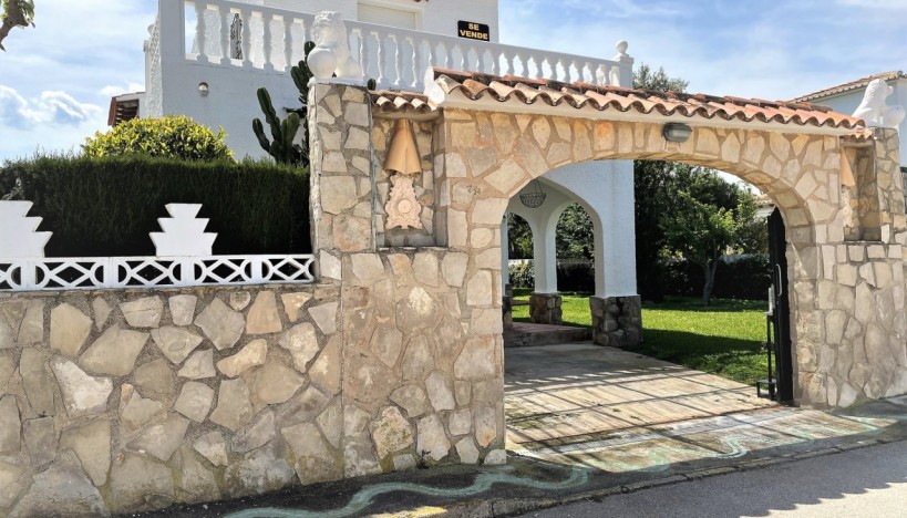 Resale - Villa - Denia