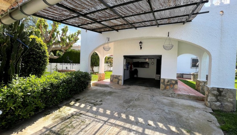 Resale - Villa - Denia