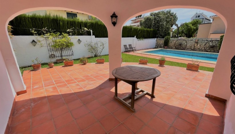 Resale - Villa - Denia