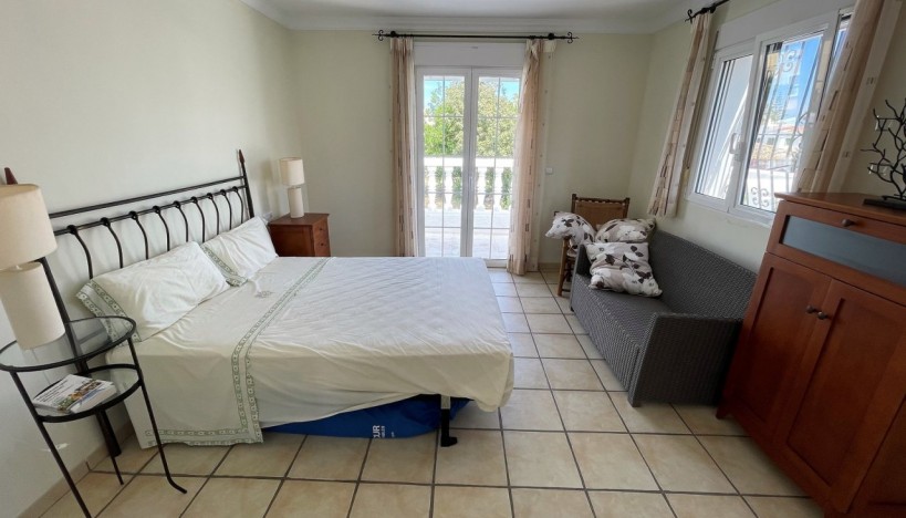 Resale - Villa - Denia